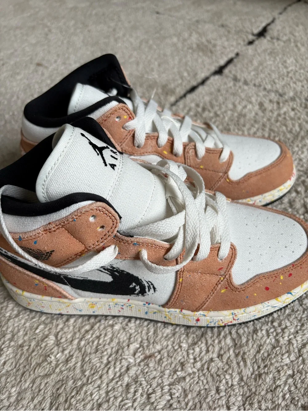 Jordan Kids Low-Top Sneakers in White and Tan with Multicolor Speckle
